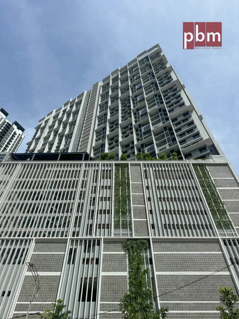 Facade of D’Cosmos Residences featuring PBM VB 402.125 ventilation blocks in vertical layout